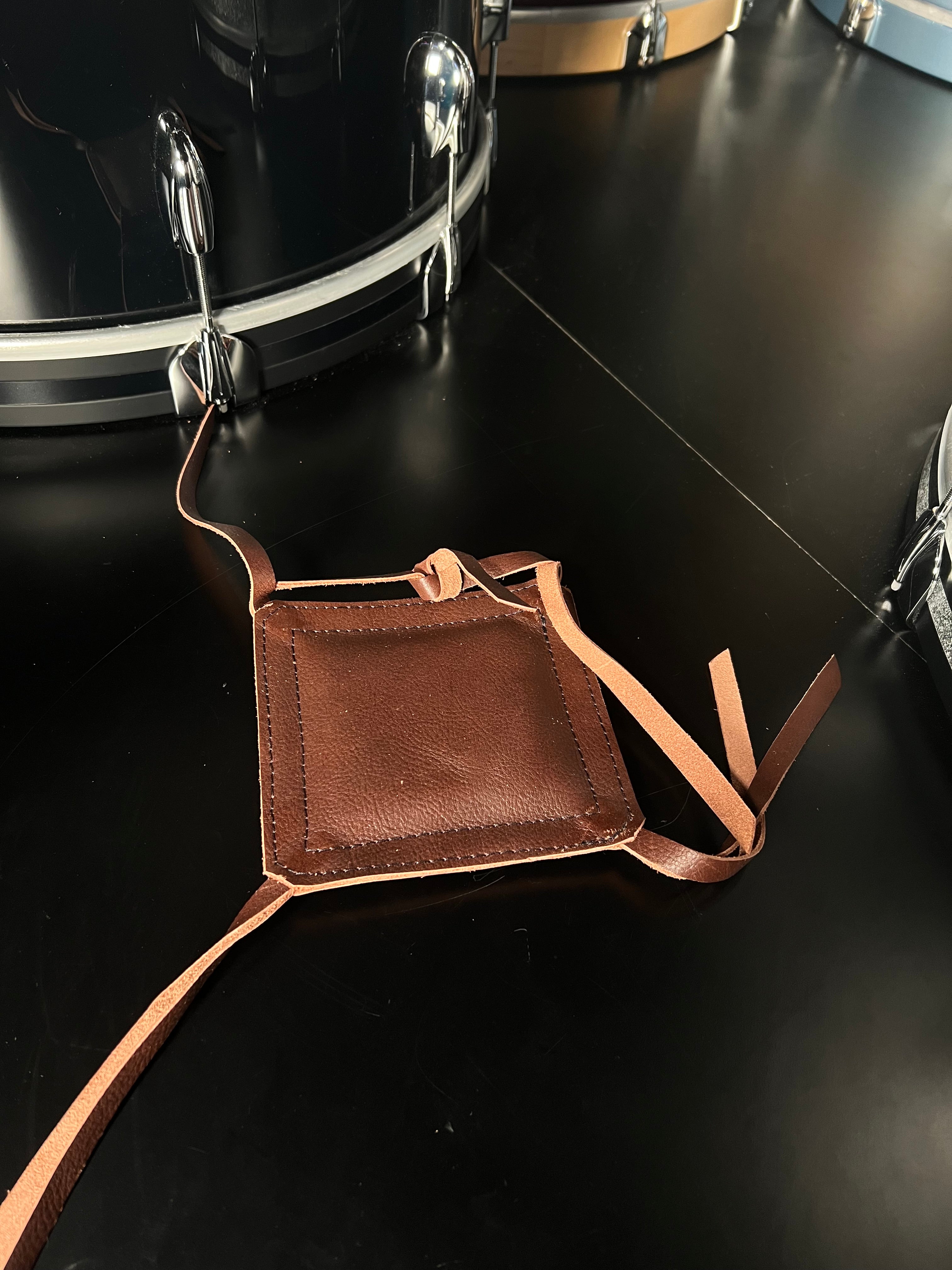 Bentley's Drum Shop Pare-chocs de caisse claire en cuir marron fait main
